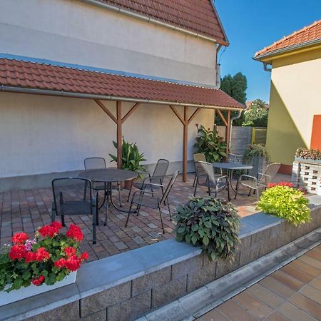Pension Cizek Микулов Екстериор снимка