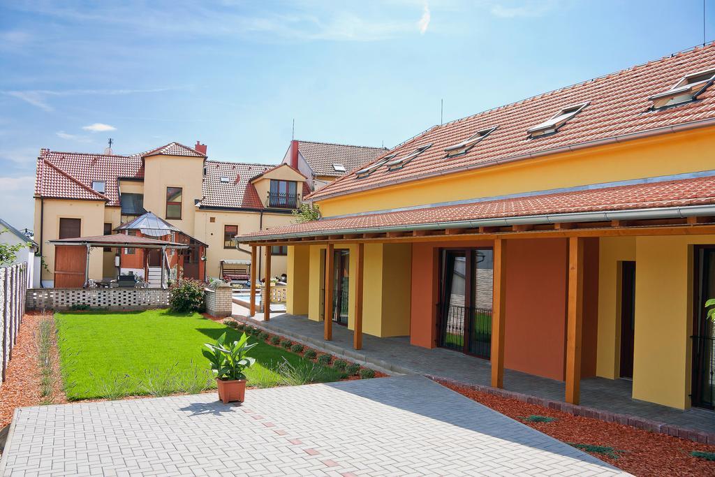 Pension Cizek Микулов Екстериор снимка